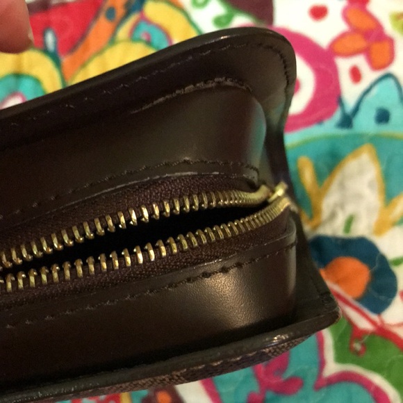 Louis Vuitton Clutch - Picture 7 of 8